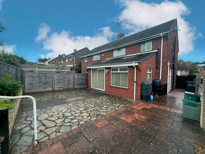 3 Bedroom Semi-Detached House To Rent In Sweetbrier Lane, Exeter, EX1