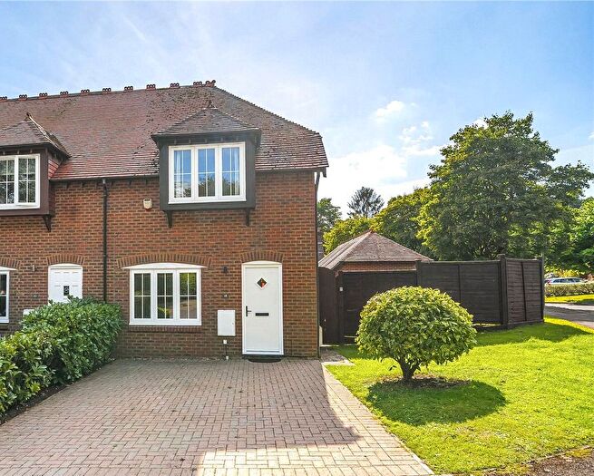 2 Bedroom Detached House For Sale In Meredun Close, Hursley, Winchester, Hampshire, SO21
