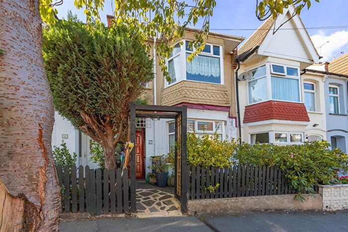 3 Bedroom Terraced House For Sale In Hildaville Drive, Westcliff-On-Sea, SS0
