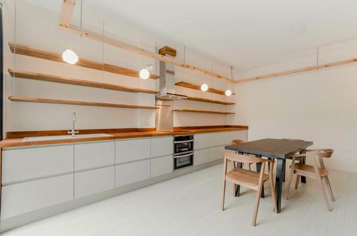 Studio To Rent In Victoria Terrace, Finsbury Park, London, N4