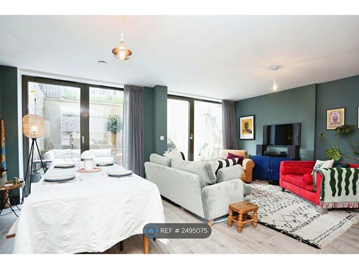 2 Bedroom Flat To Rent In Queens Road, London, SE15