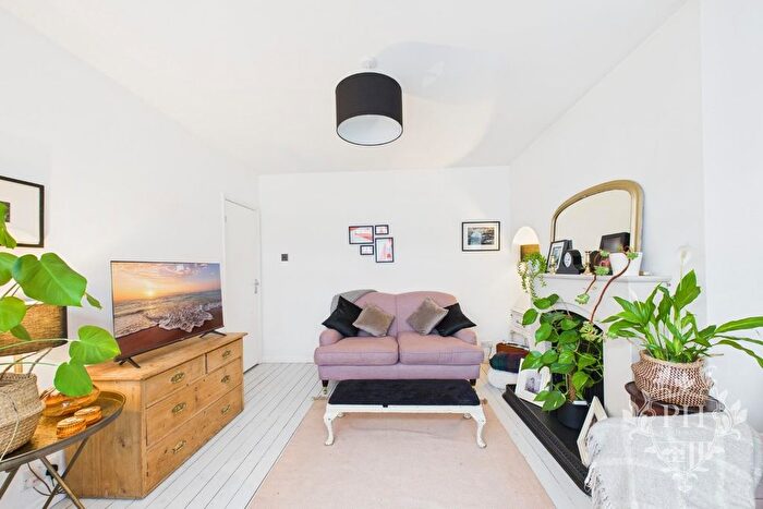 3 Bedroom Semi-Detached House For Sale In Low Lane, Middlesbrough, TS5