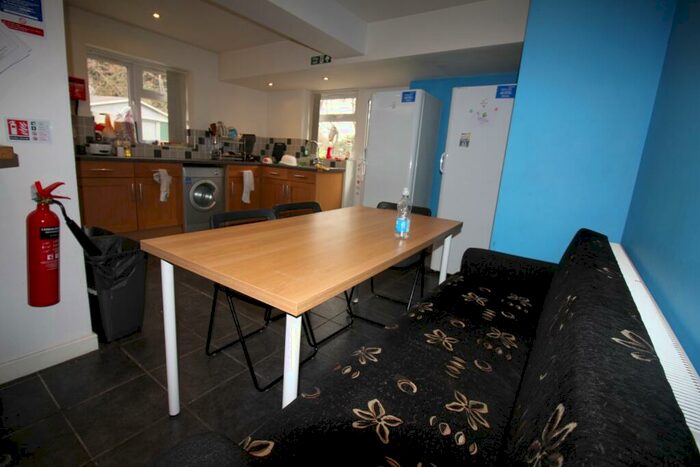 6 Bedroom Semi-Detached House To Rent In Old Mill Avenue, Canley, Coventry, CV4