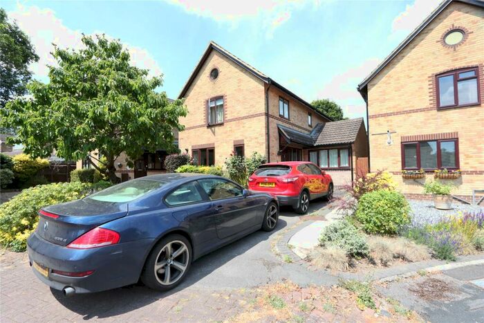 4 Bedroom Detached House To Rent In Newton Road, Farnborough, Hampshire, GU14