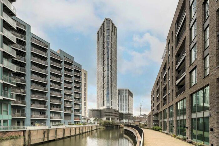 3 Bedroom Flat To Rent In High Street, Stratford, E15