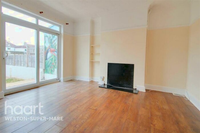 4 Bedroom Terraced House To Rent In Quantock Road, BS23