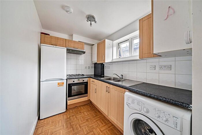 2 Bedroom Flat To Rent In Bankside Place, Vale Terrace, Harringay, London, N4