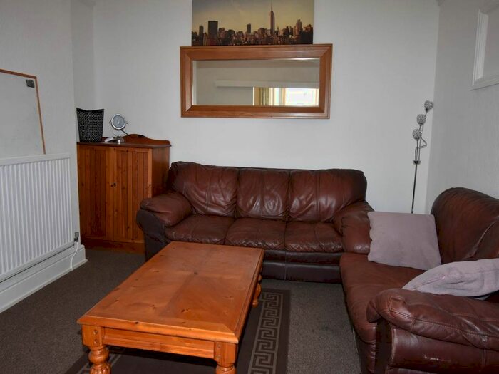 4 Bedroom Flat To Rent In Gwydr Crescent, Uplands, Swansea, SA2