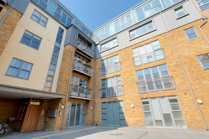 2 Bedroom Flat To Rent In Corben Mews, London, SW8