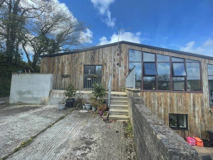 3 Bedroom Barn Conversion To Rent In Polmear Hill, Par, PL24