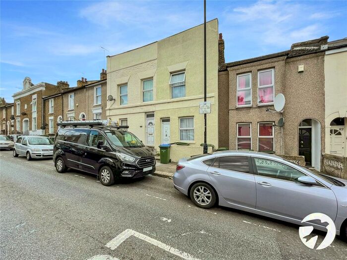 2 Bedroom Flat To Rent In Sandy Hill Road, Plumstead, London, SE18