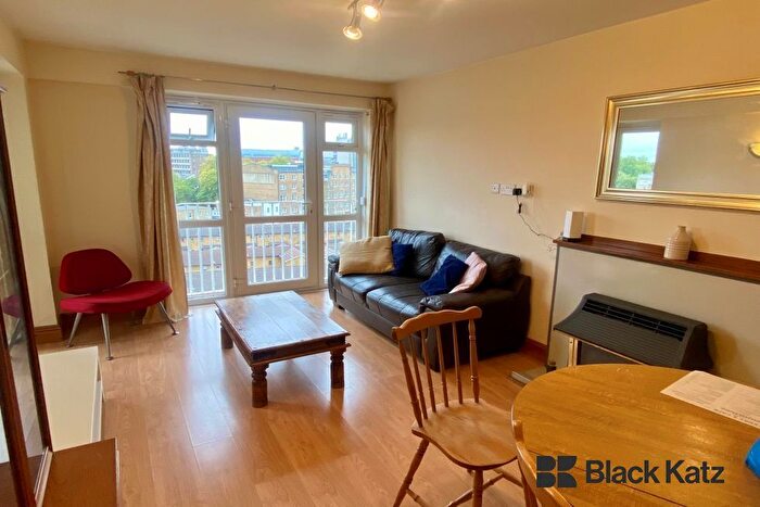 3 Bedroom Flat To Rent In Great Suffolk Street, Borough, SE1