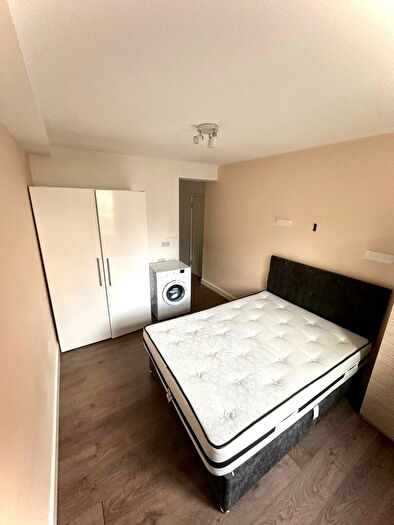 Studio To Rent In Colney Hatch Lane, N10