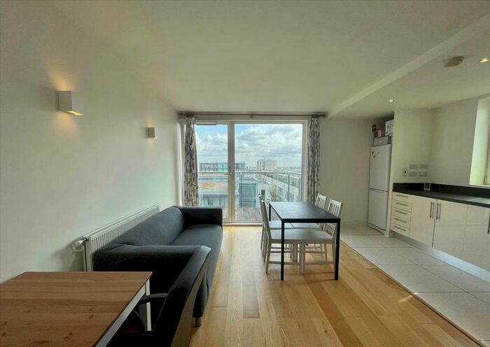 2 Bedroom Flat To Rent In Vantage Building, Station Approach, Hayes, Middlesex, UB3