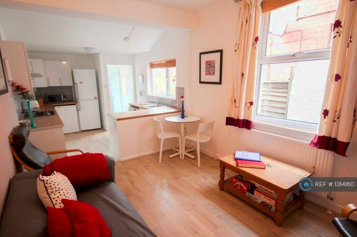 5 Bedroom Terraced House To Rent In Fawcett Road, Southsea, PO4