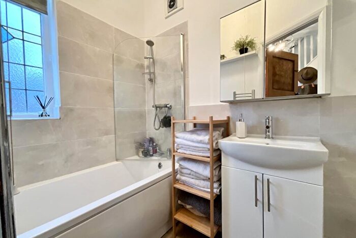 3 Bedroom Semi-Detached House For Sale In Willow Drive, Handsworth, Sheffield, S9