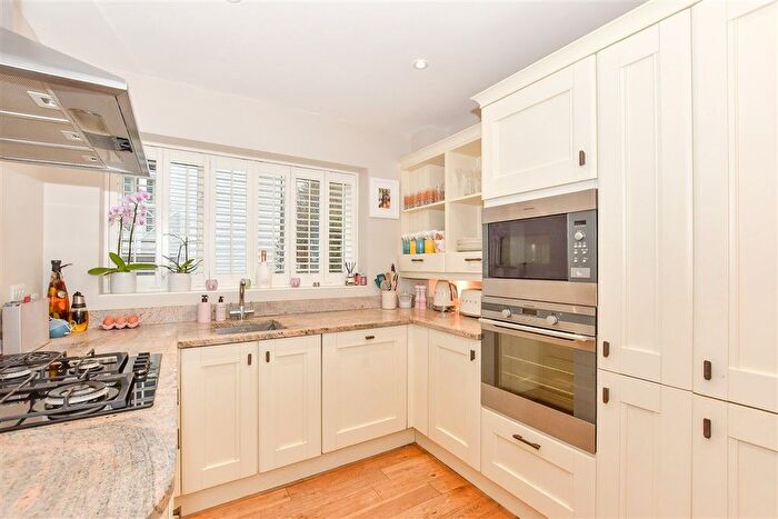 5 Bedroom Semi-detached House For Sale In Shoesmith Lane, Kings Hill, West Malling, Kent, ME19