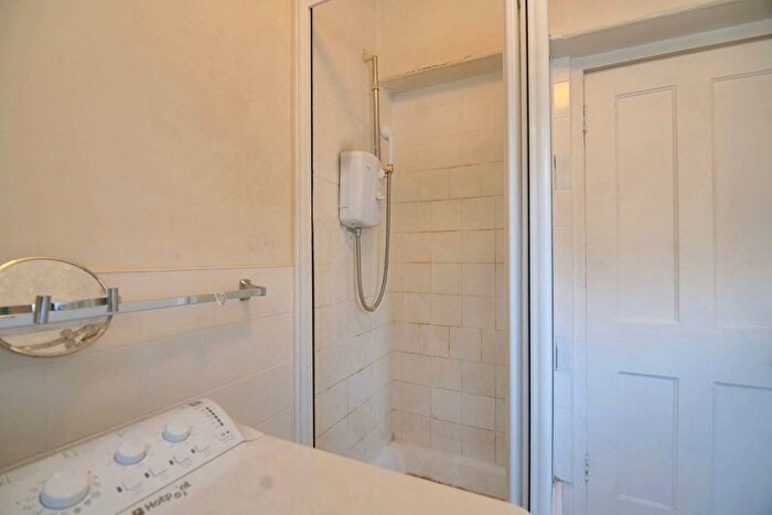 1 Bedroom Flat For Sale In Flat, Buxton Road, Willesden, London, NW2