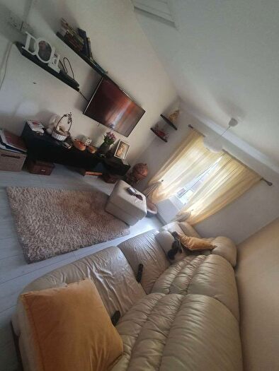 2 Bedroom Flat To Rent In Shannon Close, Southall, UB2