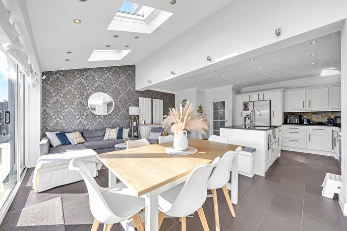 4 Bedroom Semi Detached House For Sale In Havering Road, Romford, RM1