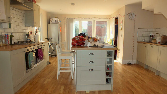 4 Bedroom Town House To Rent In Cardigan Road, Leeds, LS6