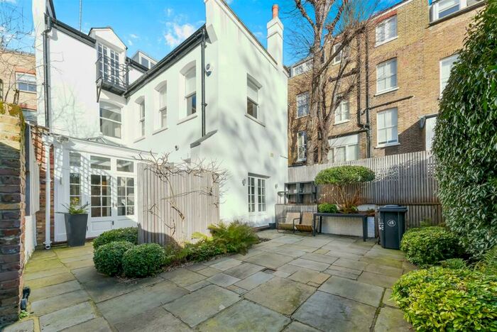 3 Bedroom House To Rent In Cresswell Place, South Kensington, SW10