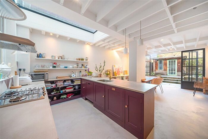 3 Bedroom Terraced House For Sale In Ferndale Road, London, SW9