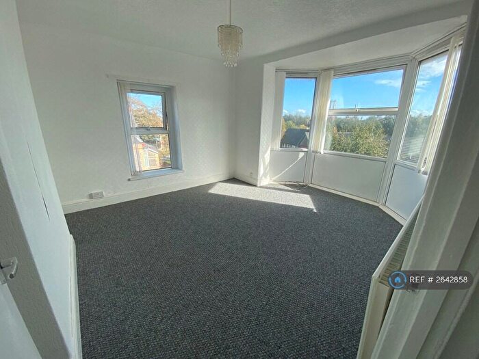 4 Bedroom Maisonette To Rent In Courtenay Road, Barry, CF63