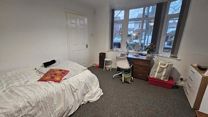 6 Bedroom House To Rent In Langdale Avenue, Leeds, LS6