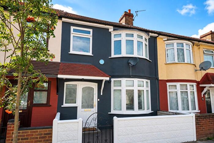 3 Bedroom Terraced House For Sale In Ashtree Avenue, Mitcham, CR4