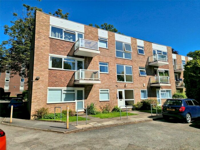 2 Bedroom Flat To Rent In Garden View Court, Leeds, West Yorkshire, Uk, LS8