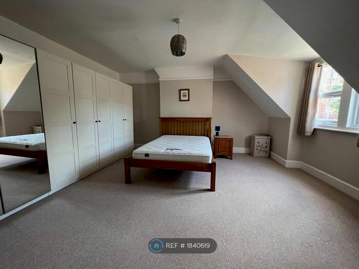 2 Bedroom Flat To Rent In Trinity Road, Folkestone, CT20