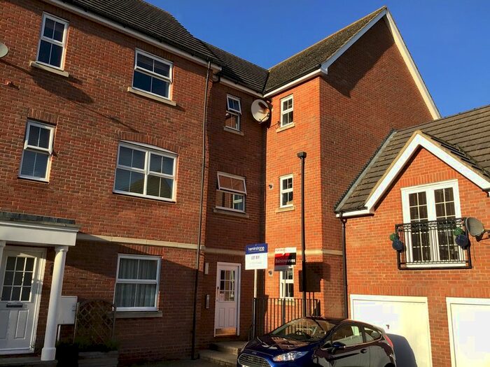 2 Bedroom Flat To Rent In Richards Close, Witham, CM8