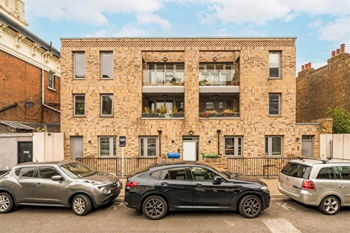 2 Bedroom Maisonette For Sale In Hatcham Park Road, London, SE14