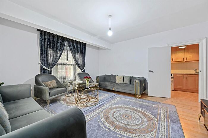 2 Bedroom Flat For Sale In Churchfield Road, London, W3