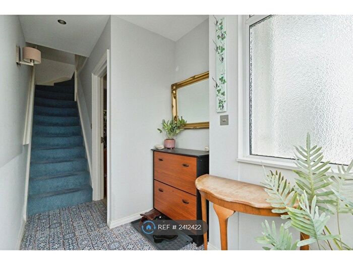 1 Bedroom Maisonette To Rent In Porthkerry Avenue, Welling, DA16