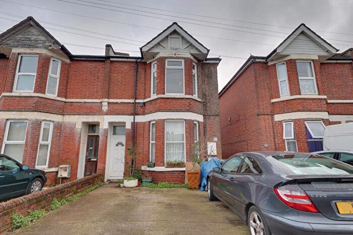 2 Bedroom Flat For Sale In Shirley, Southampton, SO15