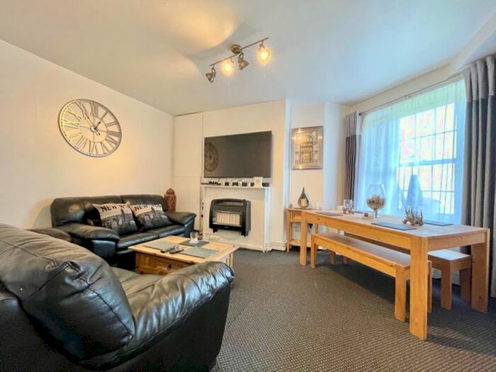 3 Bedroom Flat To Rent In Bath Terrace, London, SE1