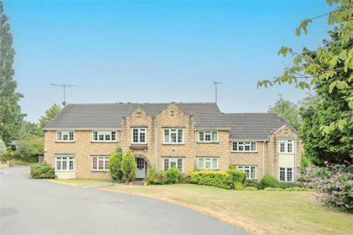 2 Bedroom Flat For Sale In Glendower Park, Leeds, West Yorkshire, LS16