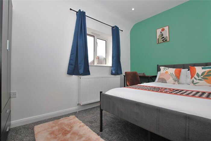 1 Bedroom House Of Multiple Occupation To Rent In Woodside Road, Guildford, Surrey, GU2