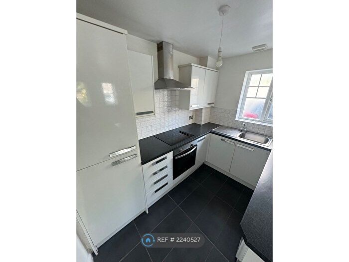 2 Bedroom Flat To Rent In Cranberry Court, Ashton In Makerfield, WN4