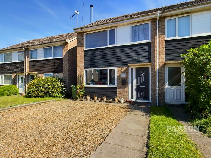 3 Bedroom Semi-Detached House For Sale In Church Close, Roydon, Norfolk, IP22