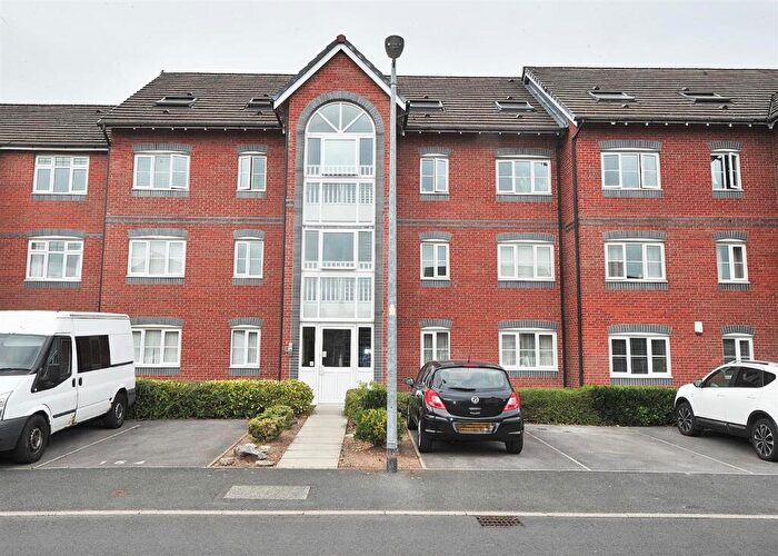 2 Bedroom Apartment For Sale In Dean Road, Cadishead, M44