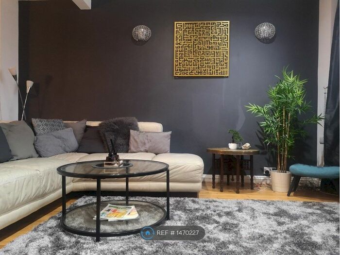 4 Bedroom End Of Terrace House To Rent In New Park Avenue, London, N13