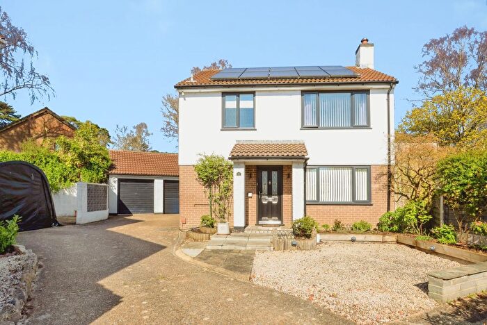 3 Bedroom Detached House For Sale In Furzebrook Close, Canford Heath, Poole, Dorset, BH17