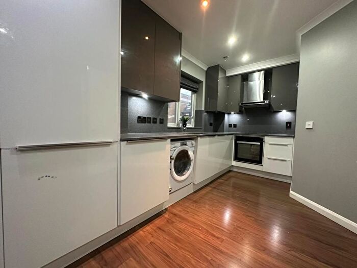 2 Bedroom Flat To Rent In Slough, Berkshire, SL1