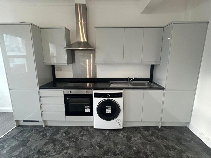 2 Bedroom Flat To Rent In Upminster Road, Hornchurch, RM11