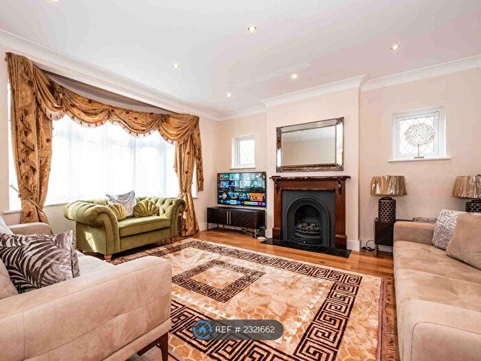 4 Bedroom Semi-Detached House To Rent In Buxton Drive, New Malden, KT3