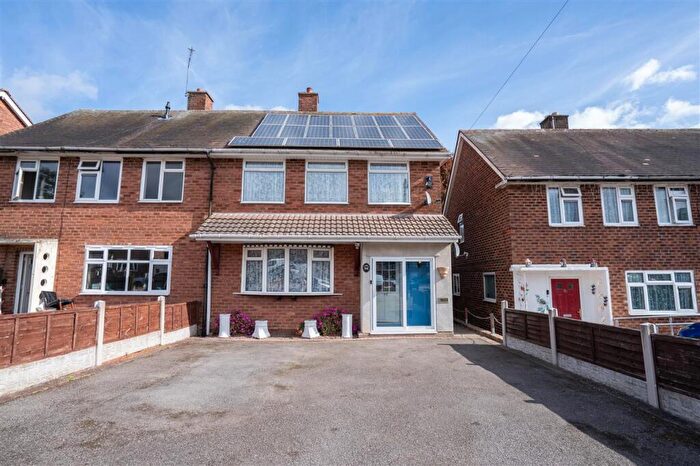 3 Bedroom Semi-Detached House For Sale In Hengham Road, Birmingham, B26