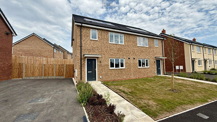 3 Bedroom Semi-Detached House For Sale In Whiteleas Avenue, North Wingfield, S42